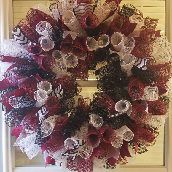 School Pride Deco Mesh Wreath - Picture 3 of 3